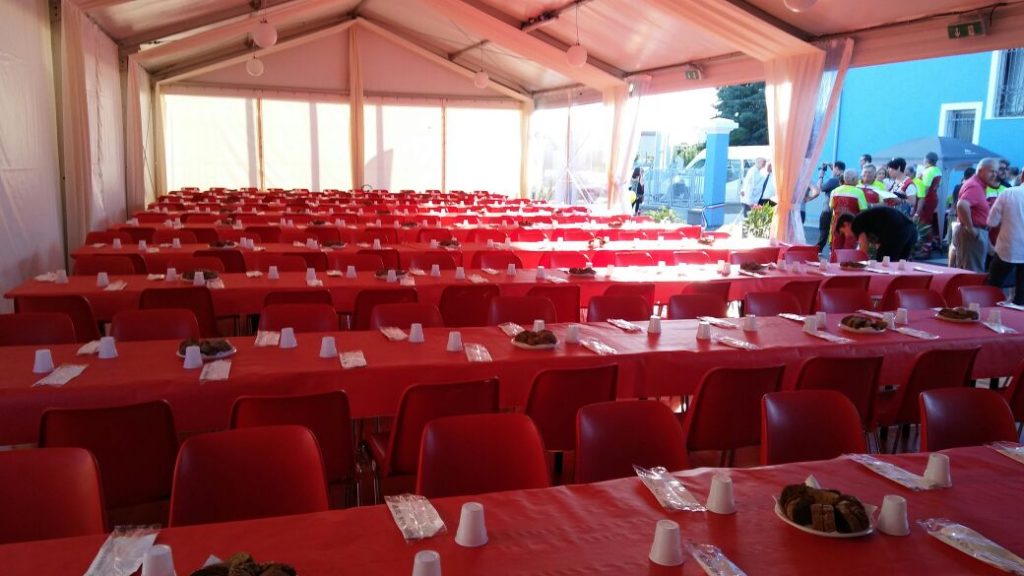 Allestimento capannone per festa paesana